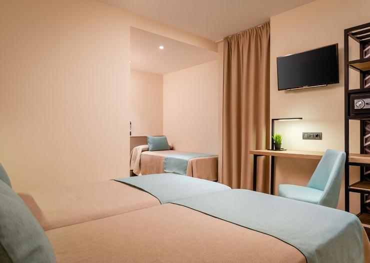 Triple room Ronda House Hotel Barcelona Triple room Ronda House Hotel Barcelona